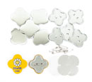 Quatre-foil safety pin button